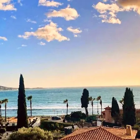 Holiday home Superbe Vue Sur La Baie De Bandol , 200 M Des Plages