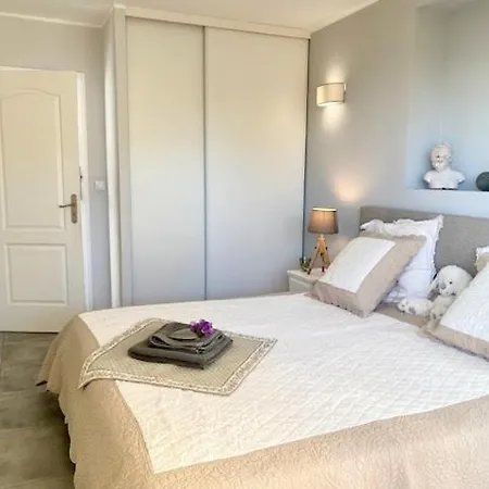 Holiday home Superbe Vue Sur La Baie De Bandol , 200 M Des Plages